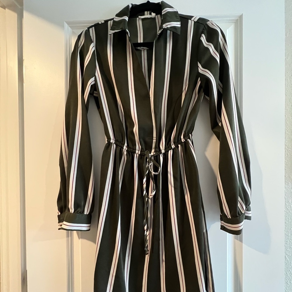 Lush pink strip collar dress. Hits just above the knee. Super comfy